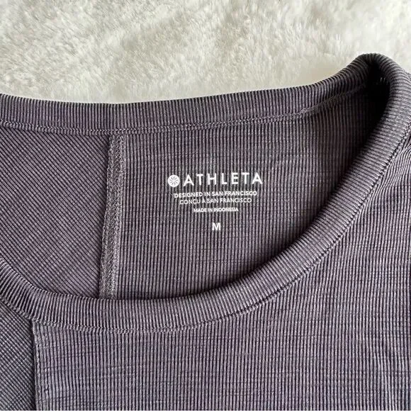 Athleta Women’s Asymmetrical Athletic T-Shirt Size Medium Gray - Picture 5 of 11